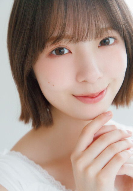 日向坂46・渡辺莉奈、純白のワンピース姿