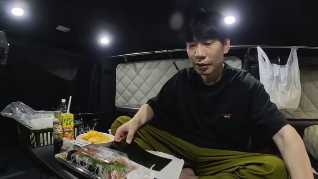 ハイエースで車中泊をするインパルス・板倉