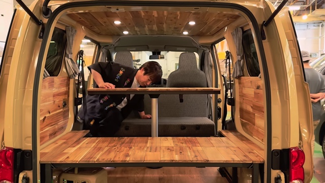 濱口が紹介したカスタムカー「GMLVAN V-02」