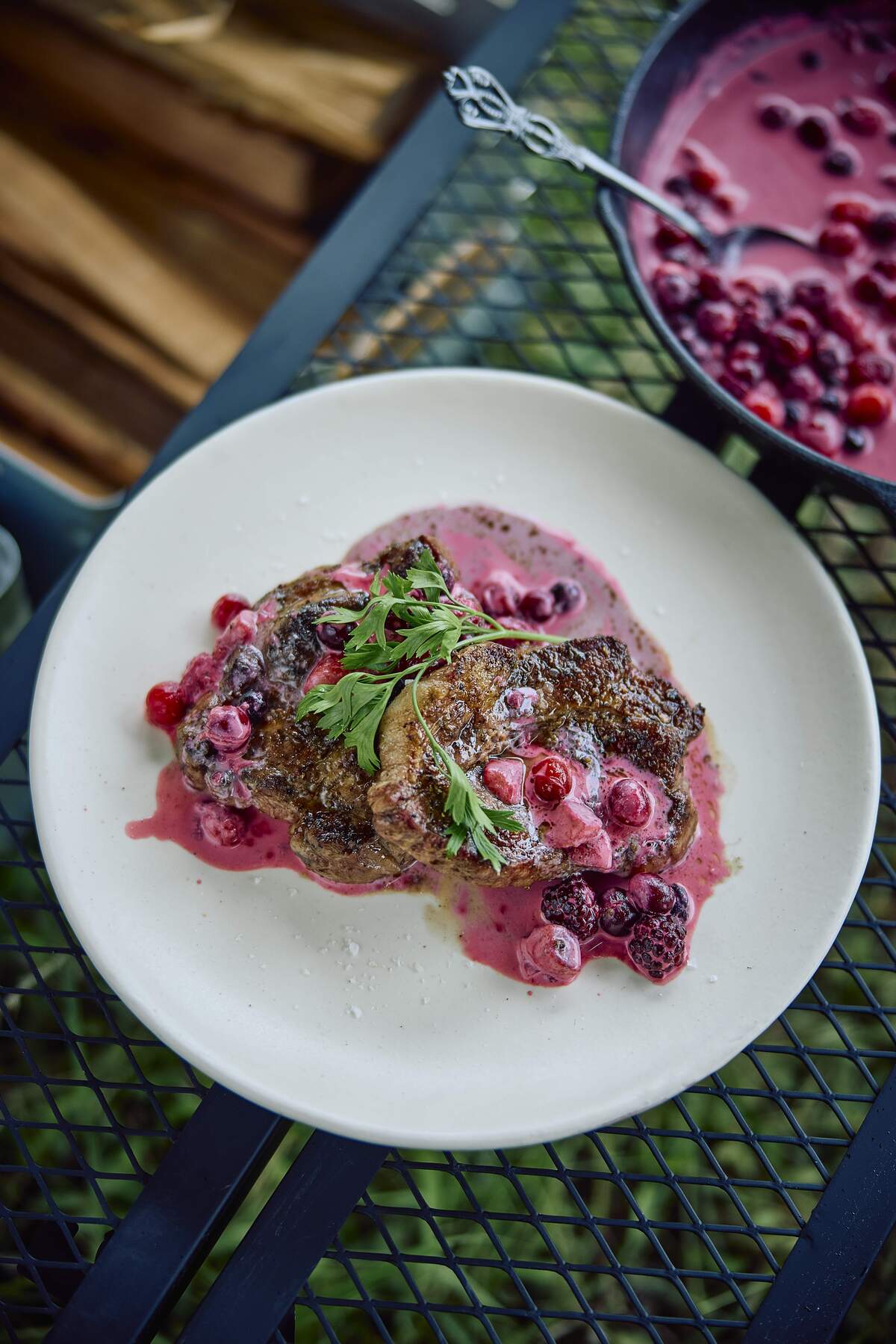 料理本『速水もこみち　最高のキャンプ飯』の画像