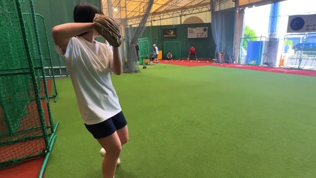 イップスに悩む女子高生ピッチャーの投球