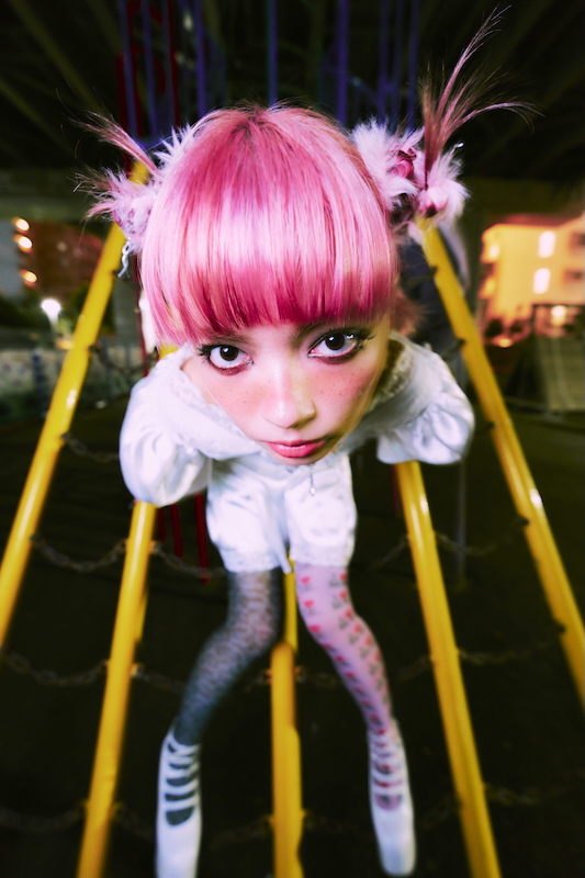 MANON、新曲「ニセモノ smillin」MV公開