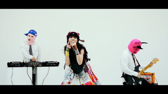 「ニセモノ smillin」MVより