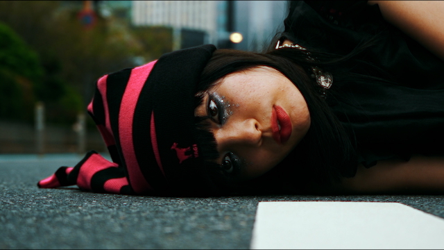 MANON、新曲「ニセモノ smillin」MV公開