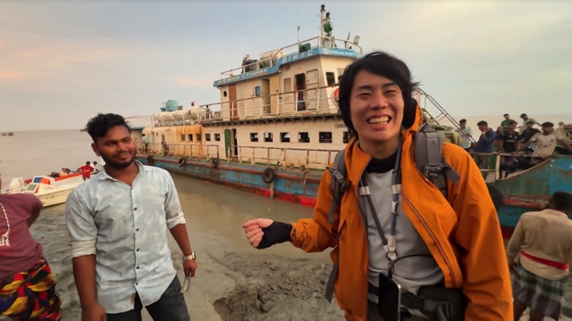 『世界の果てに、くるま置いてきた』1話