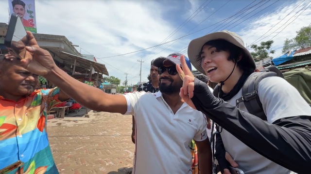 『世界の果てに、くるま置いてきた』1話