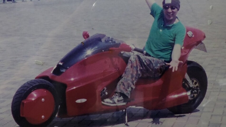 「世田谷ベース」にAKIRAのバイク製作者が