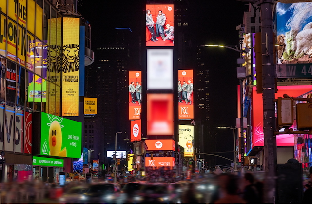 Number_i ニューヨーク タイムズスクエアより