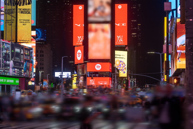 Number_i ニューヨーク タイムズスクエアより