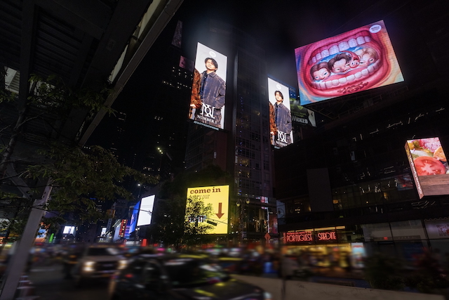 Number_i ニューヨーク タイムズスクエアより