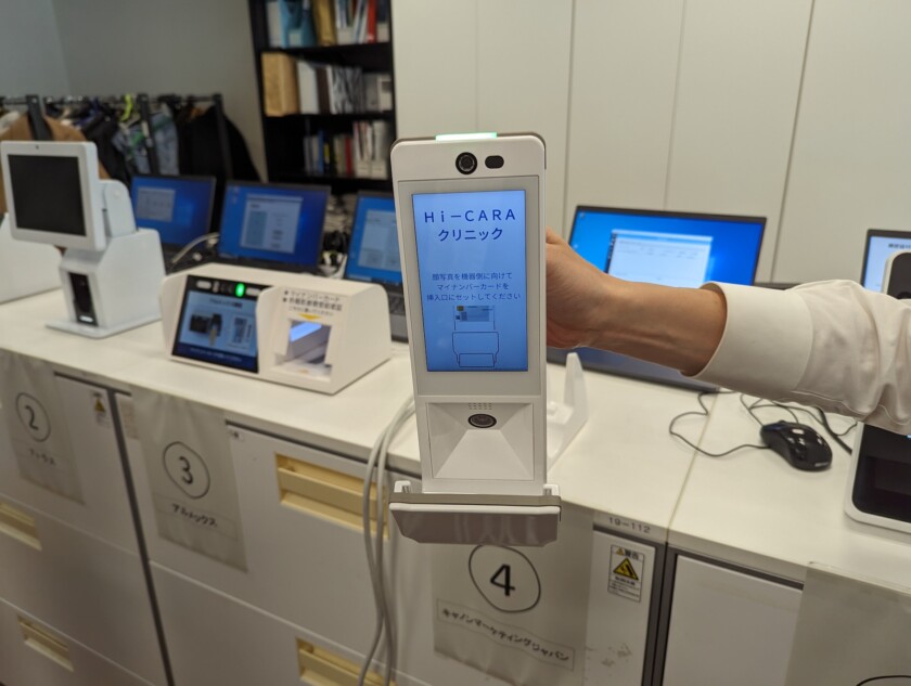 キヤノンマーケティングジャパン製顔認証付きカードリーダー