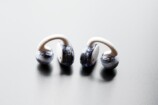 JBL、初のイヤーカフイヤホンをレビューの画像