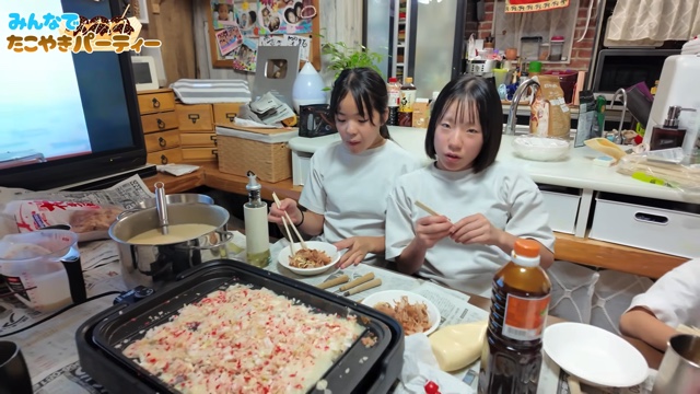 たこ焼きパーティを楽しむうるしやま家