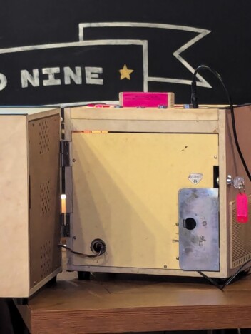 カラオケの“真の発明者”根岸重一