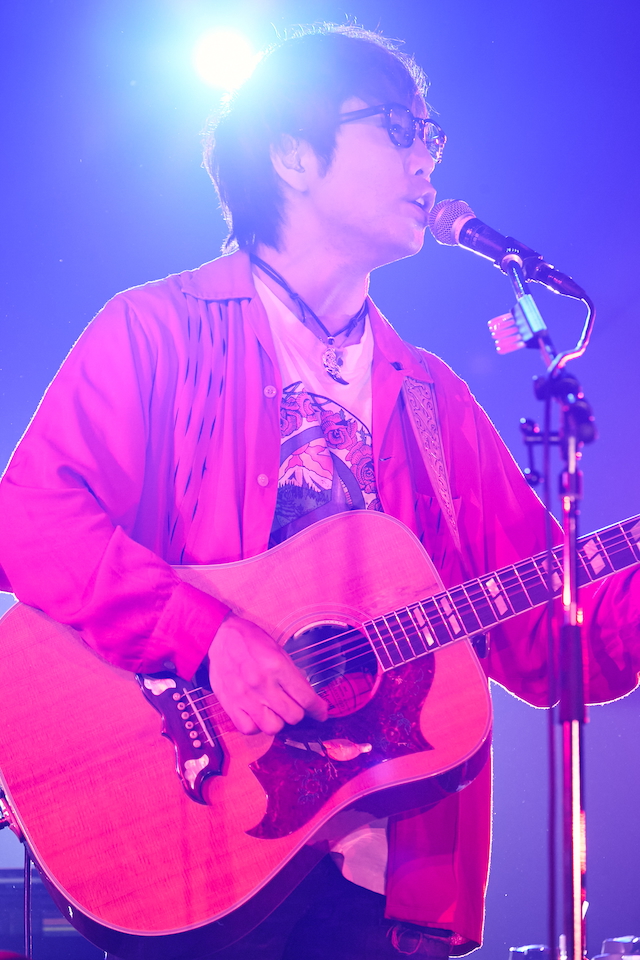 『高橋優15th ANNIVERSARY SPECIAL LIVE IN AKITA「~弾き語り続ける人間展2025~」』より