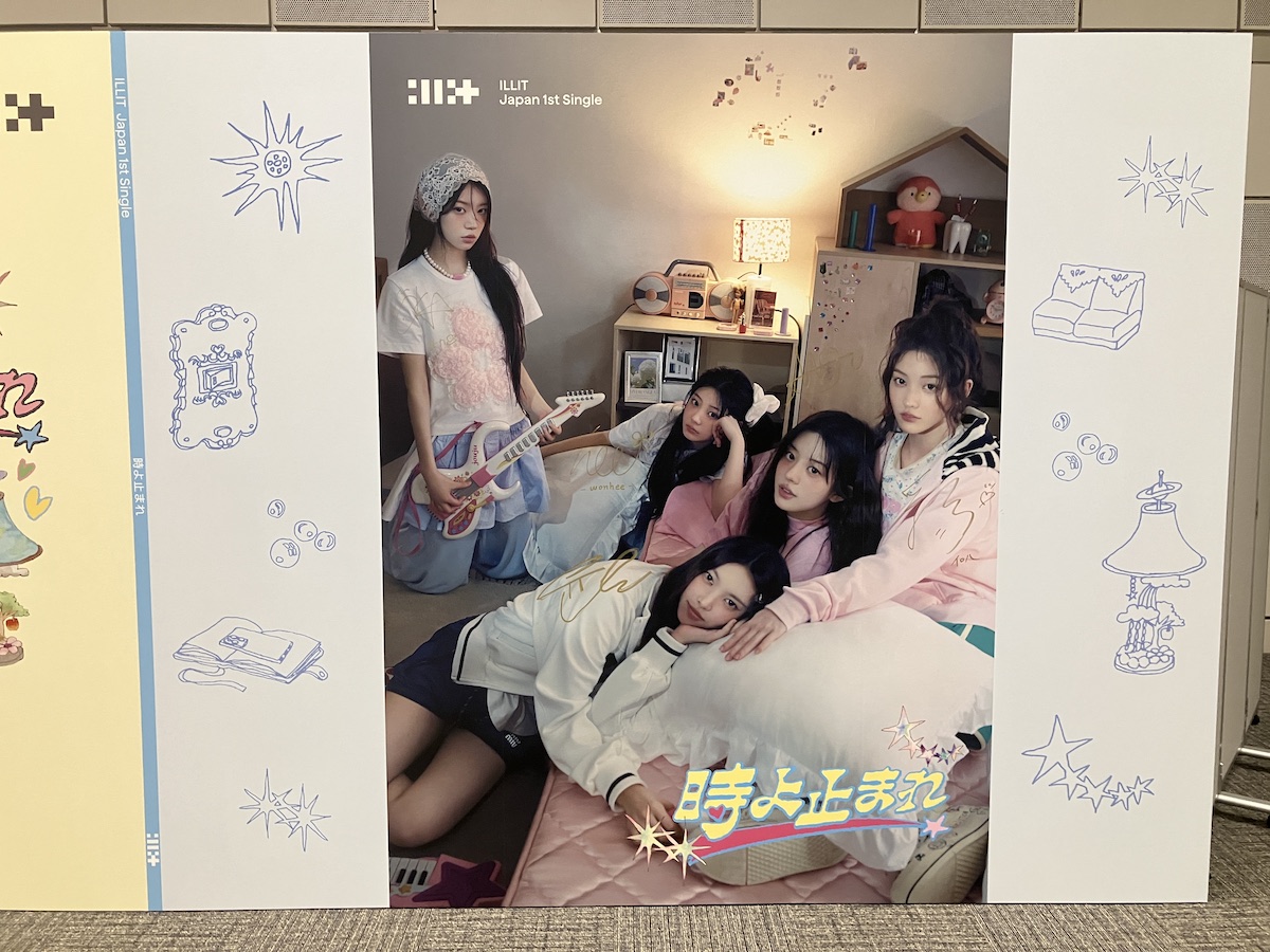 ILLIT ショーケース展示