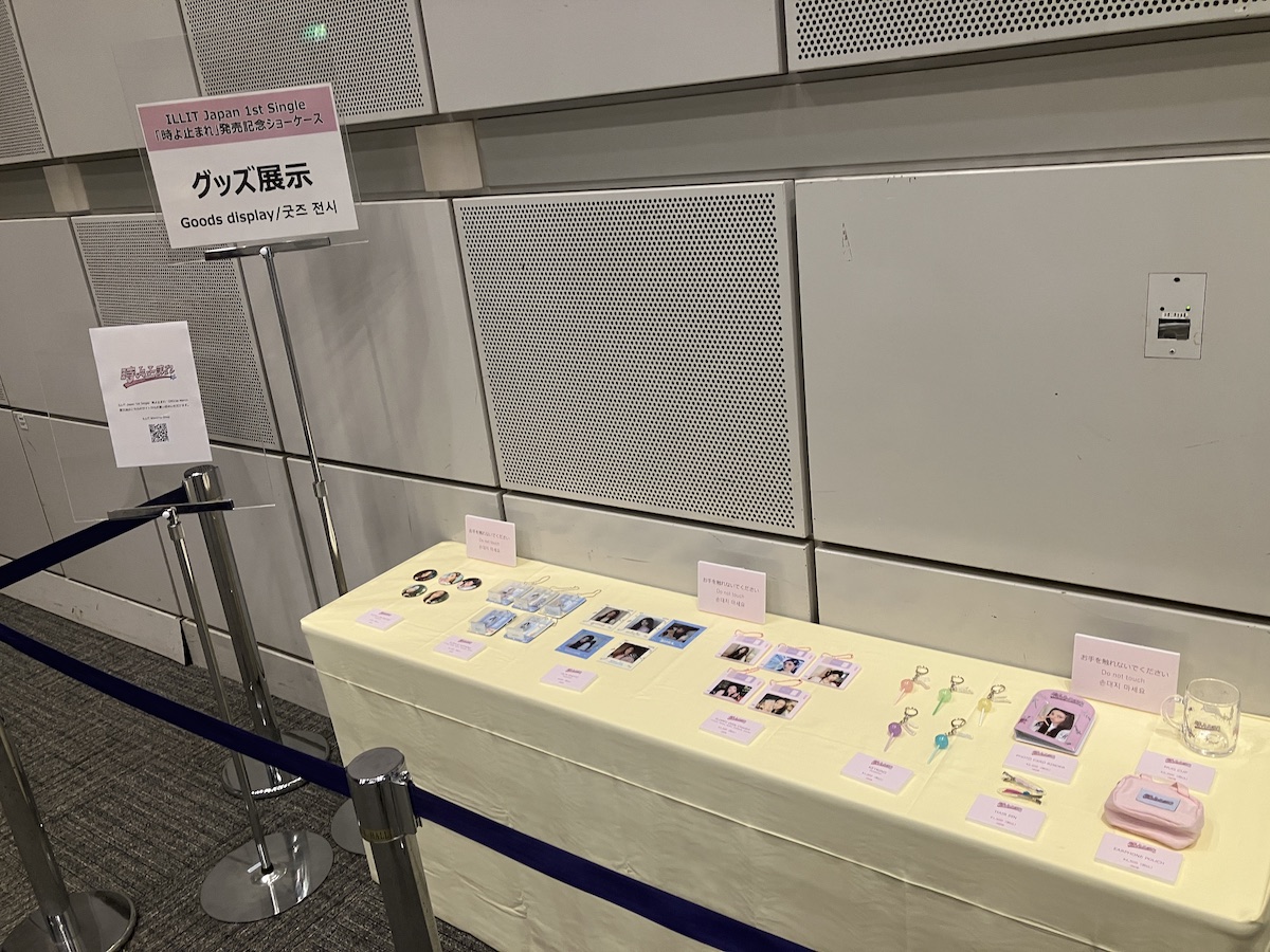 ILLIT ショーケース展示