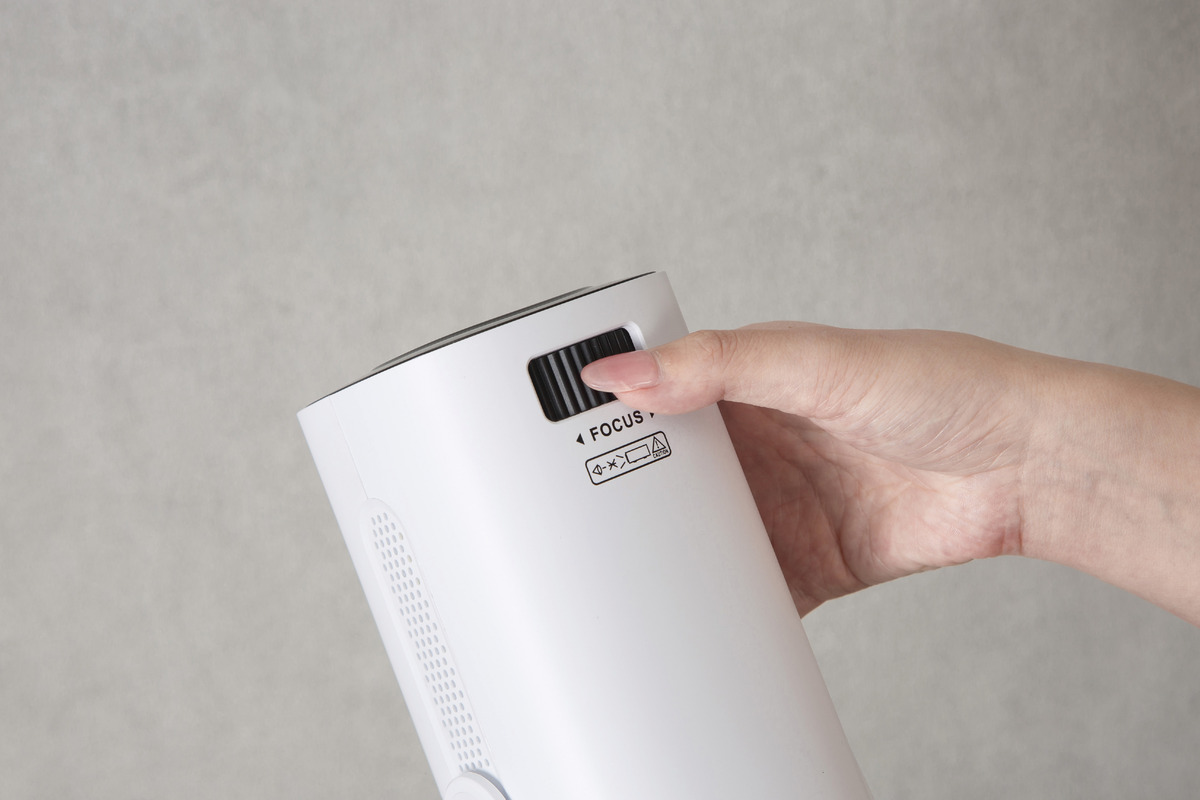 ニトリ、1万円切るプロジェクターの画像