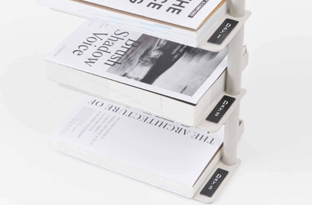 積読本を解消する本棚『積読ホルダー』発売の画像