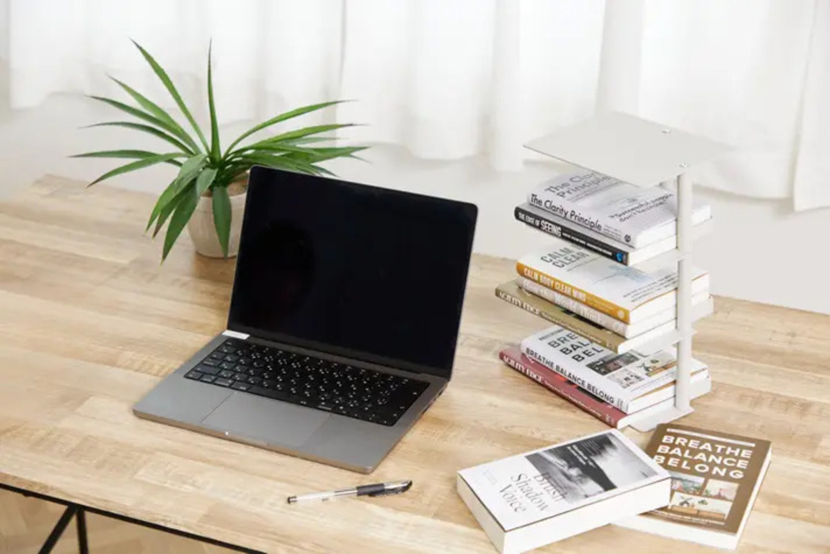 積読本を解消する本棚『積読ホルダー』発売の画像