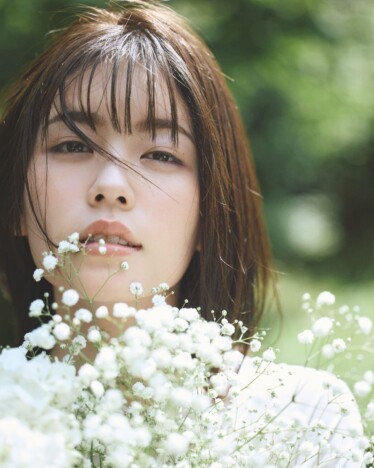 小芝風花、2026年カレンダー『Flower』発売