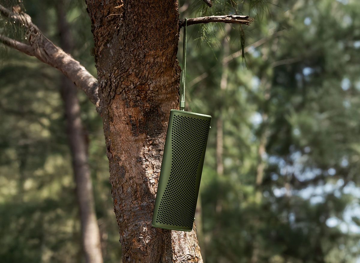 ストラップを使って木に吊るす