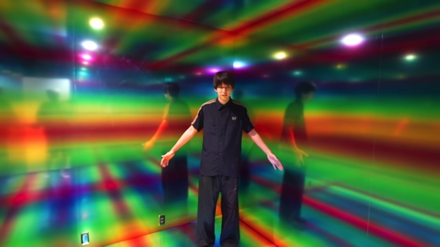 メタルレインボーに改造したはじめしゃちょーの自宅