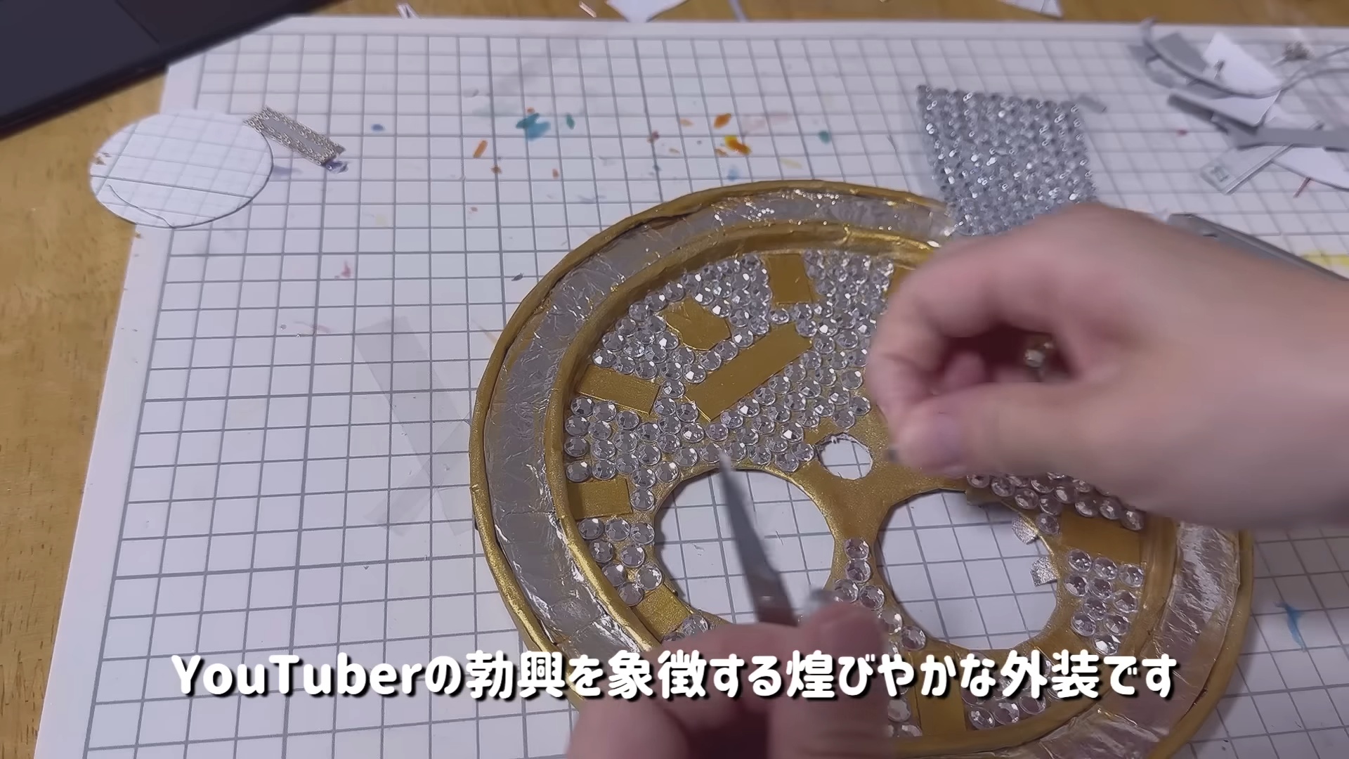 女性YouTuber、「紙」だけで作った時計に反響の画像