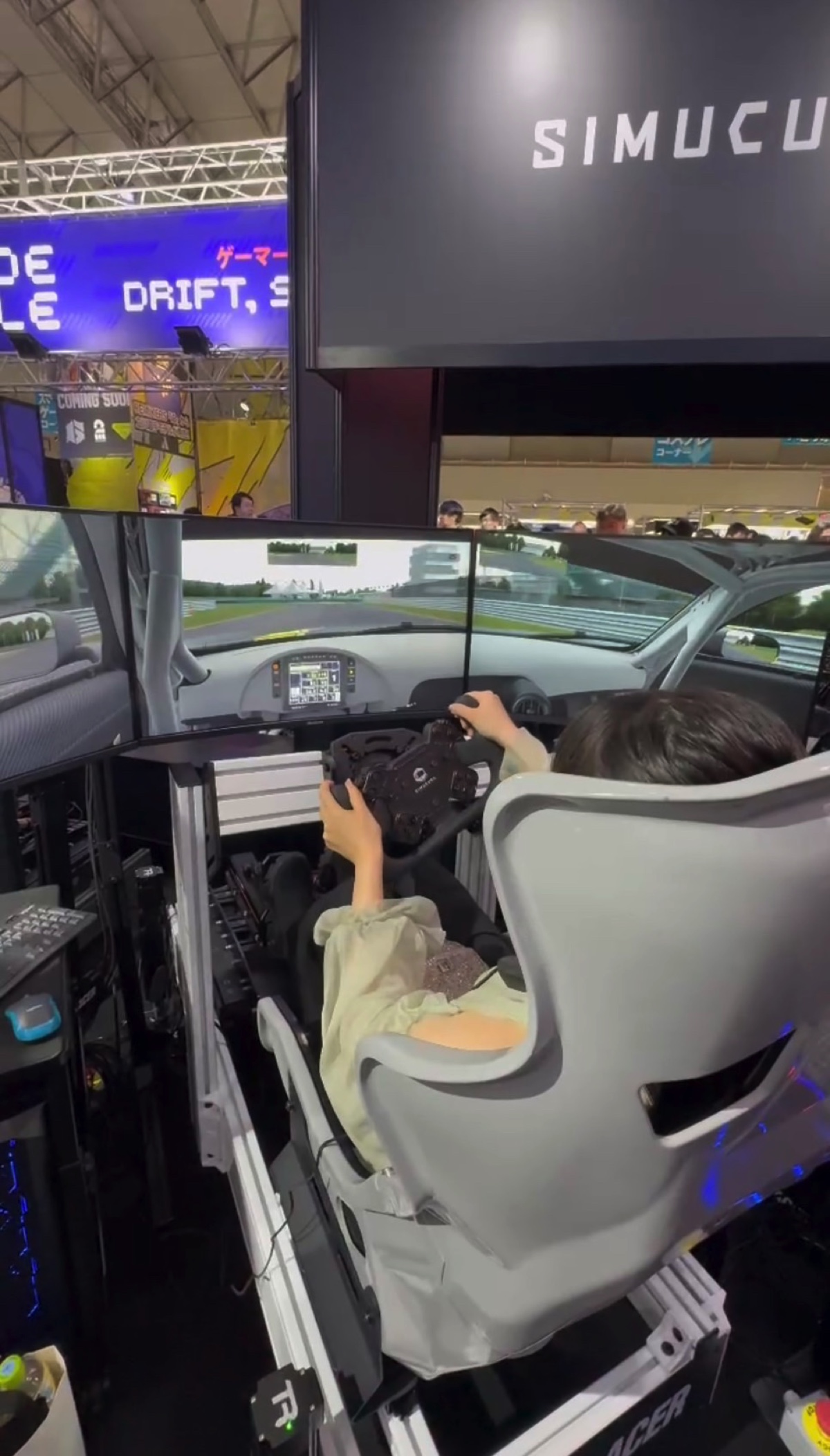 『東京ゲームショウ2025』を見て回る十束おとは