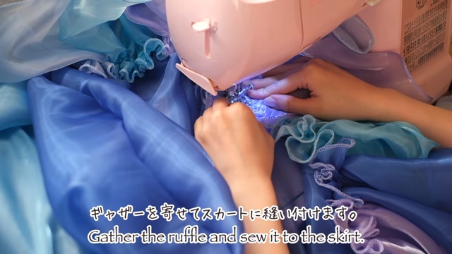 DIY系YouTuberが制作したシンデレラのドレス