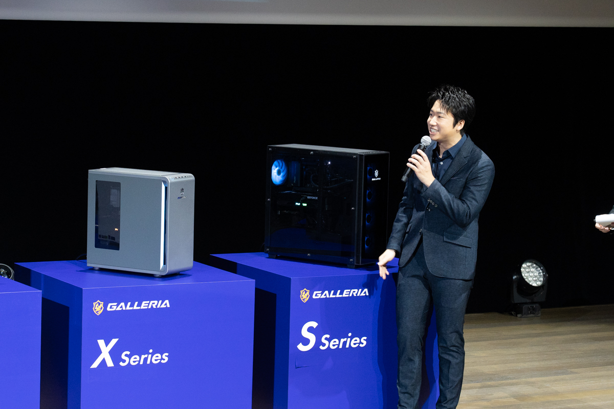 新製品のSシリーズを見た水谷氏