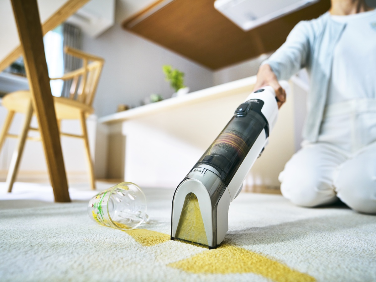 Shark、液体汚れ専用ハンディ登場