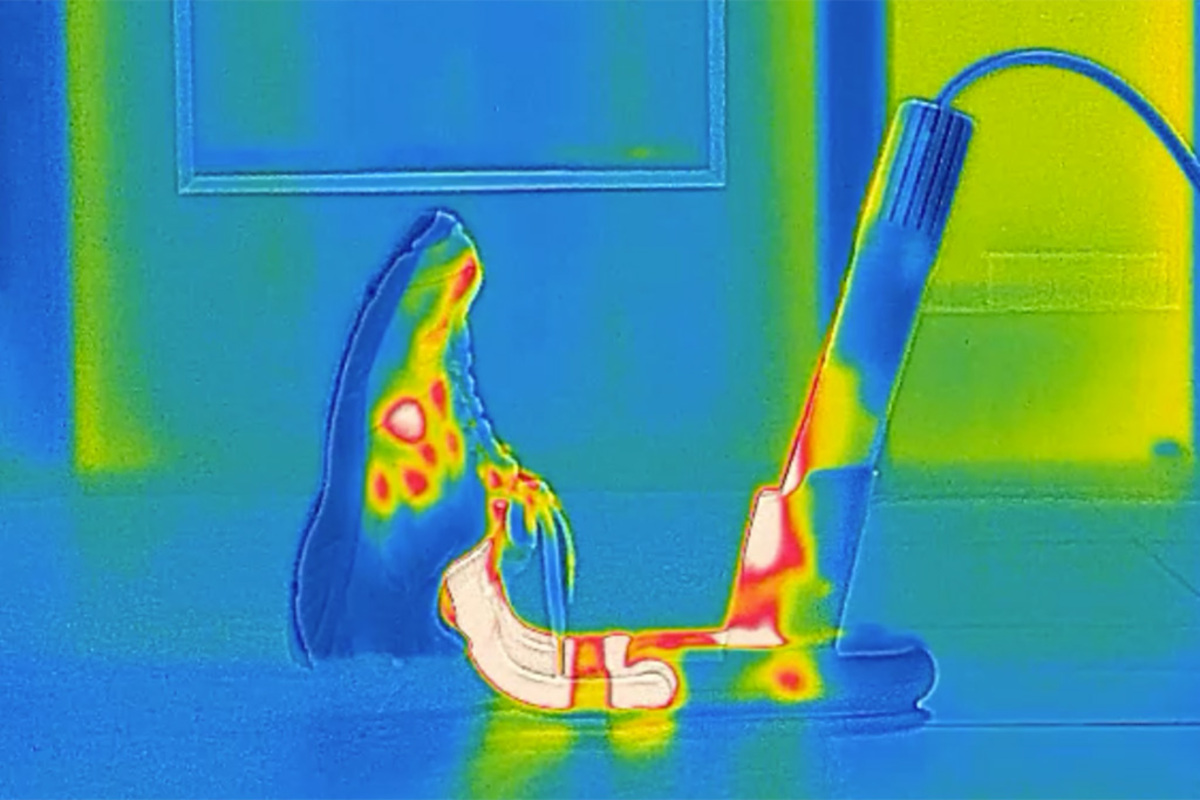 カドー、人気乾燥機にブラック追加の画像