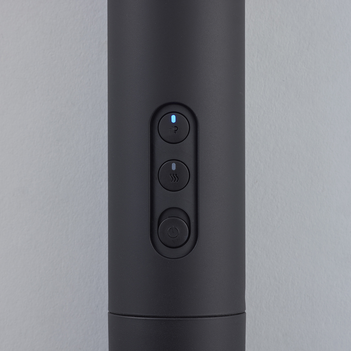 カドー、人気乾燥機にブラック追加の画像