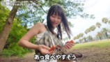 うさぎと戯れるいけちゃん