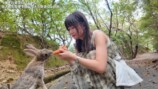 うさぎと戯れるいけちゃん