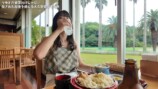 うさぎと戯れるいけちゃん