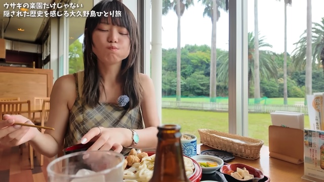 うさぎと戯れるいけちゃん