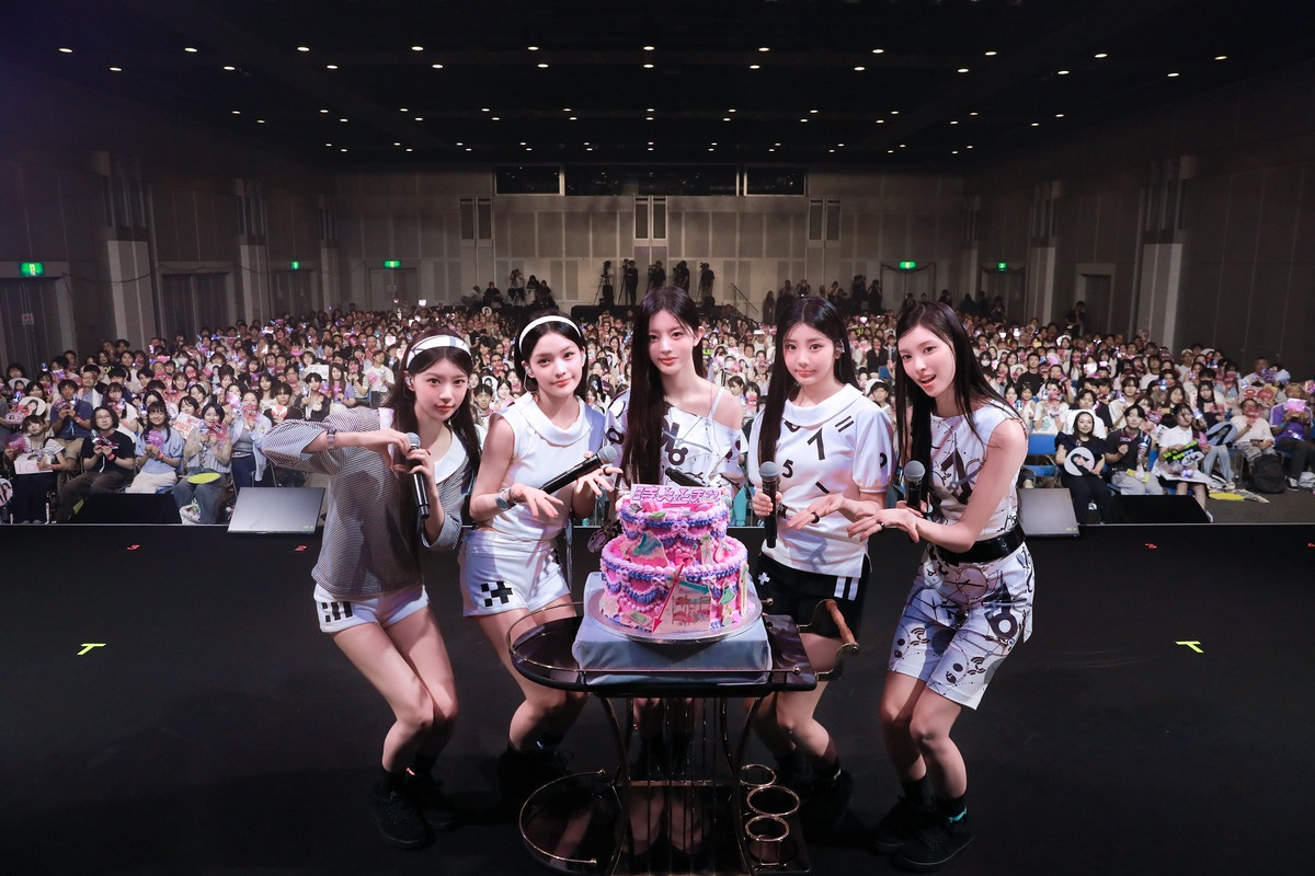 『Japan 1st Single '時よ止まれ' 発売記念ショーケース』