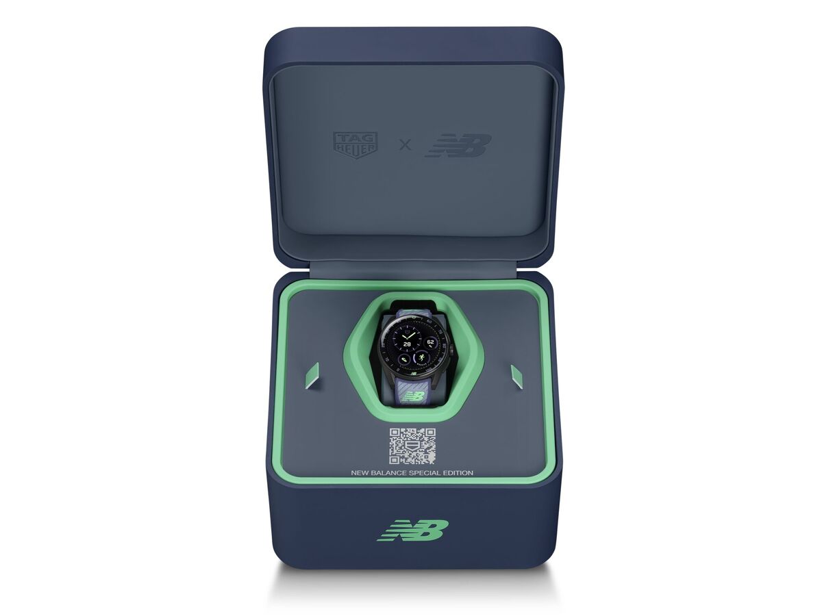 タグホイヤー×NBのスマートウォッチの画像