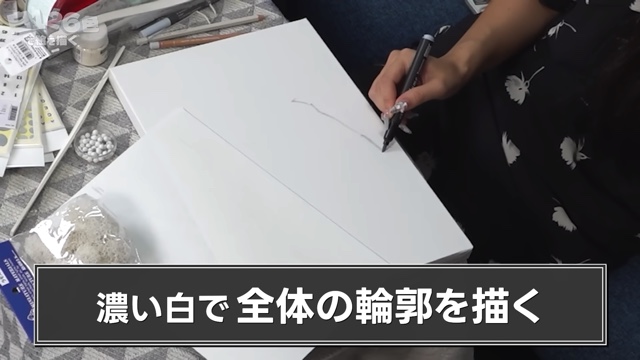 東京藝術大学出身クリエイター集団 「アートゥーン！」が白色のみで作った絵画