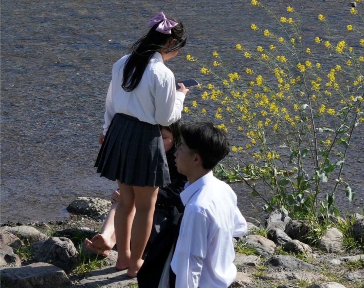 Lula Japan最新号のテーマは瑠璃色の画像