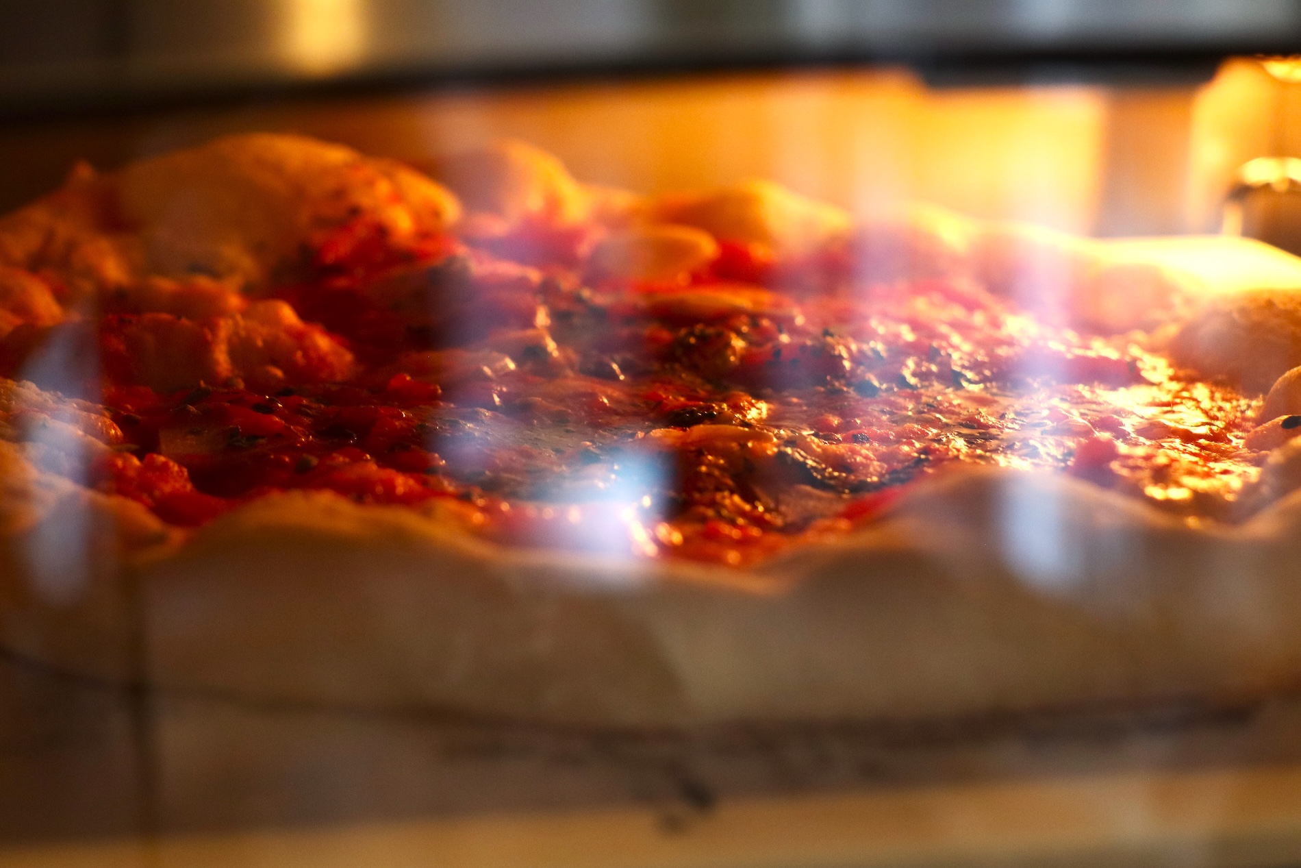 オーブンの中で焼き上がる様子