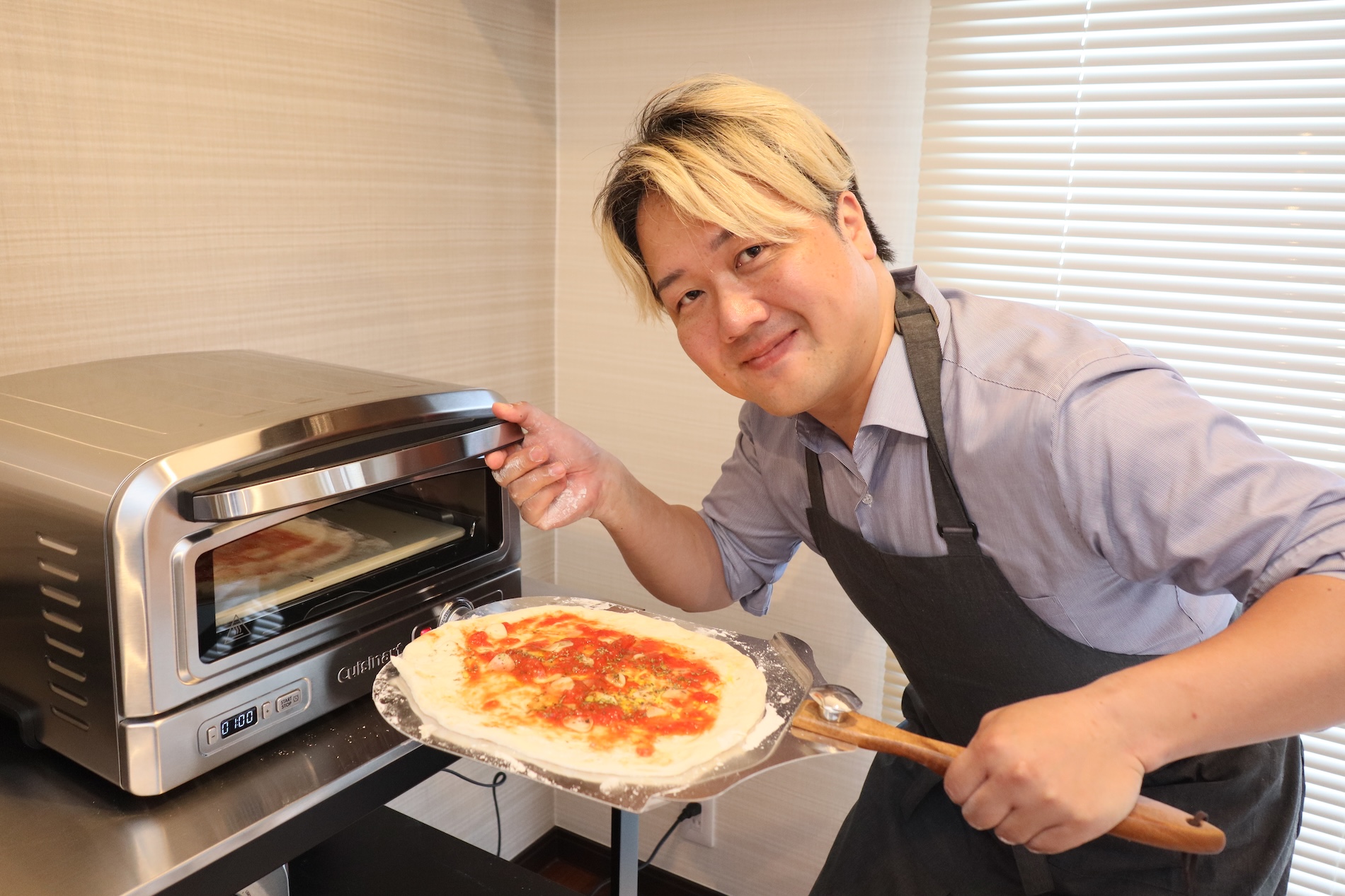 大西哲也、家庭用オーブンでピザを焼く