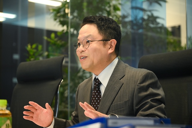 『フェイクマミー』正反対の波瑠×川栄李奈の画像