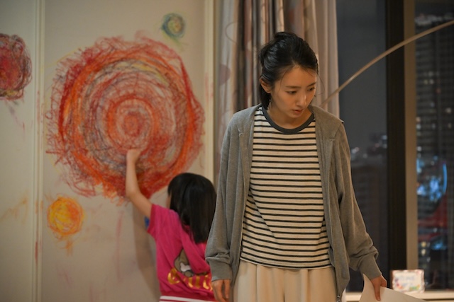 『フェイクマミー』正反対の波瑠×川栄李奈の画像