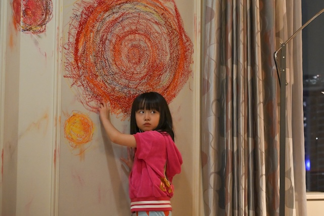 『フェイクマミー』正反対の波瑠×川栄李奈の画像