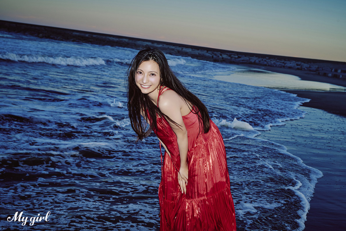 高野麻里佳、デジタル写真集『embrace』