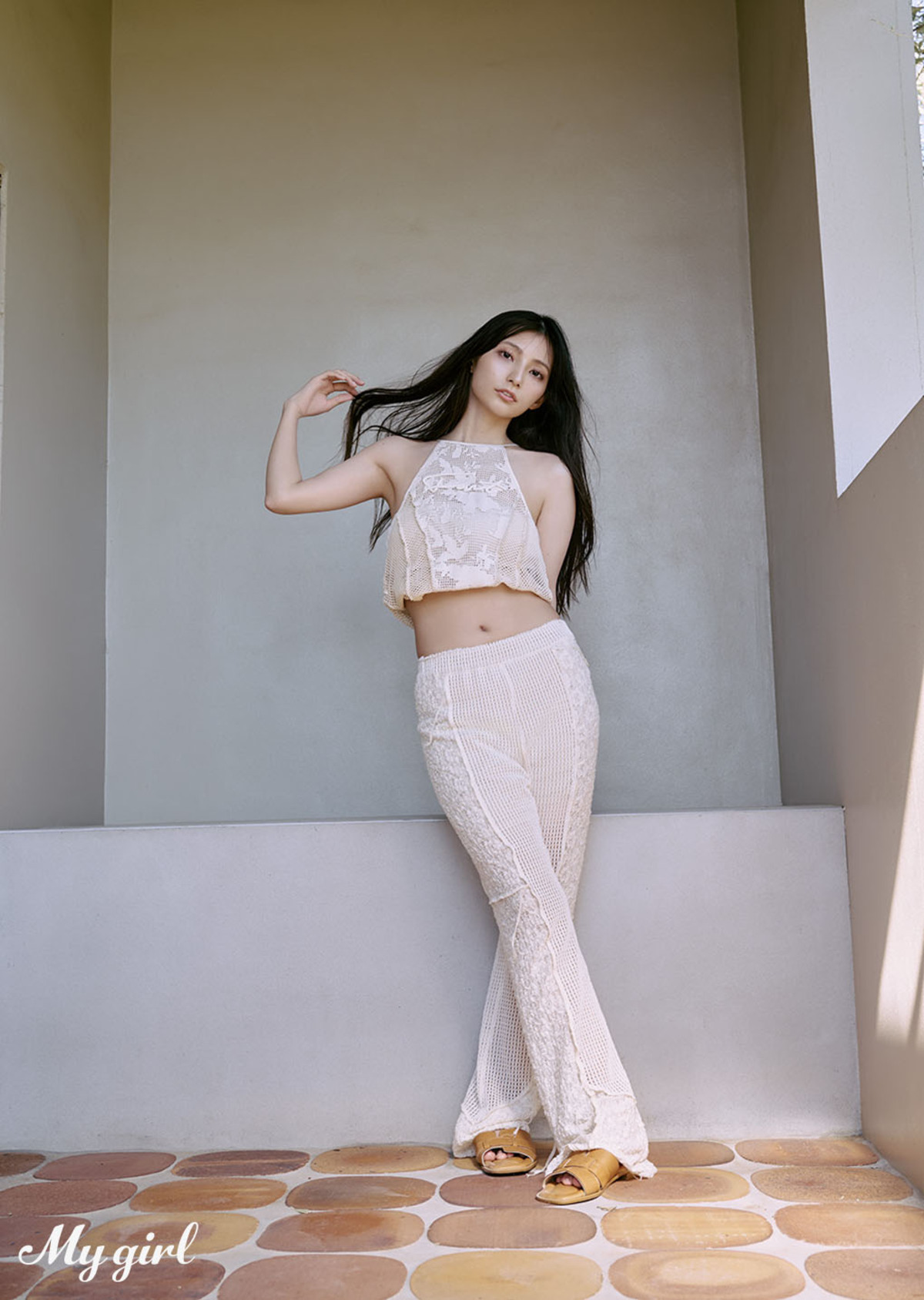 高野麻里佳、デジタル写真集『embrace』の画像