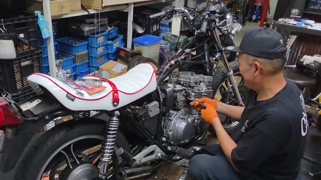 族車にカスタムされたバイク